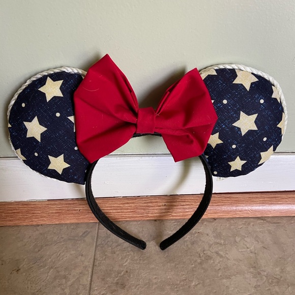 Disney Accessories - Minnie Mouse Ears